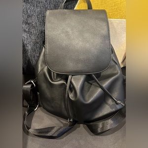 Leather bucket backpack